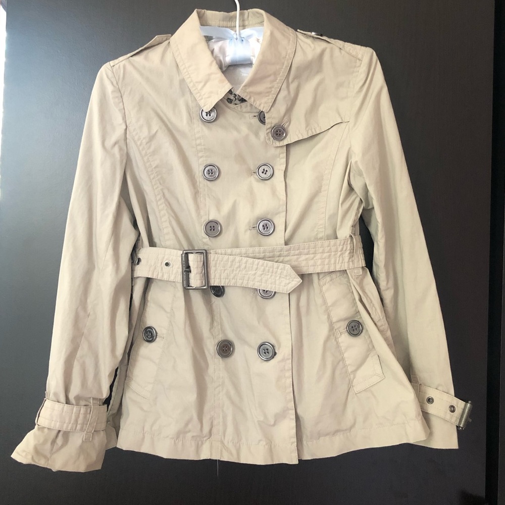 Burberry children beige trench coat w/belt size 7